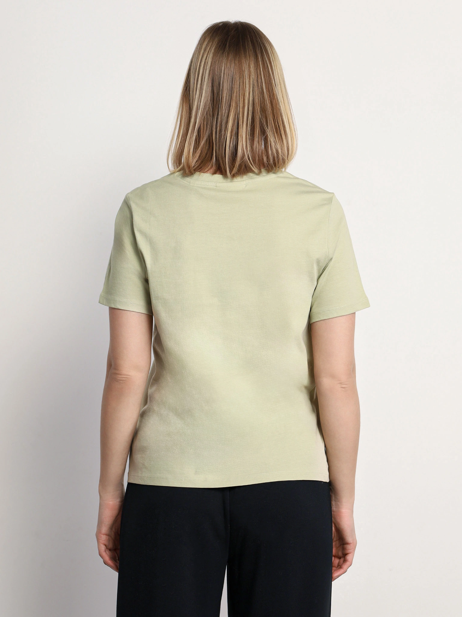 Футболка оливкового цвета из хлопка